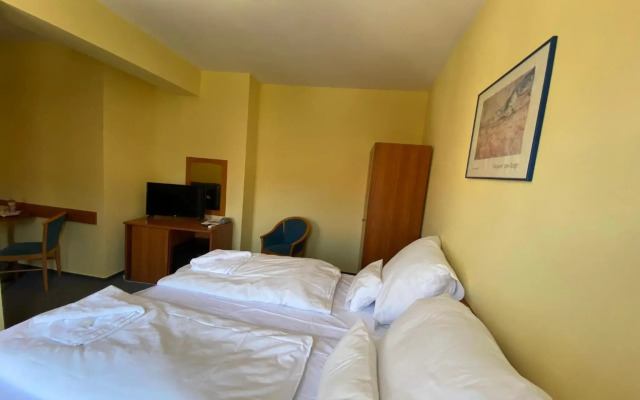 Tisza Alfa Hotel