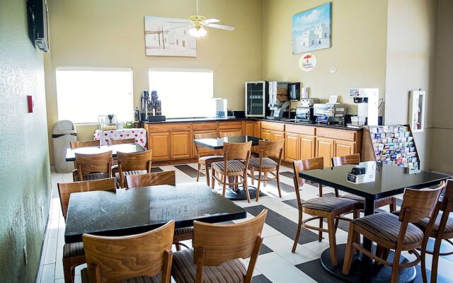 Super 8 By Wyndham Holbrook