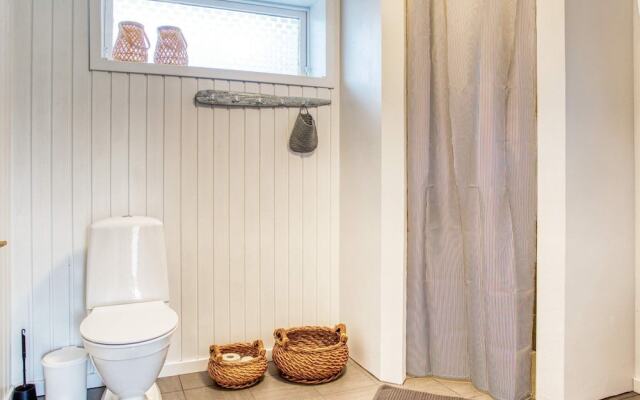 Cozy Seaside Cottage Escape-by Traum