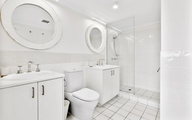 Sunny and spacious Sunshine Beach