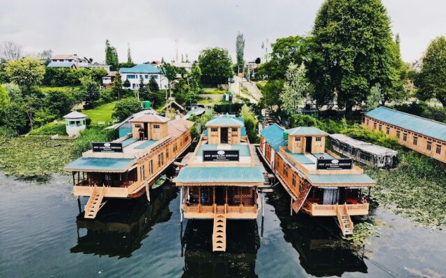 New Jacquline Heritage Houseboats Nigeen Lake