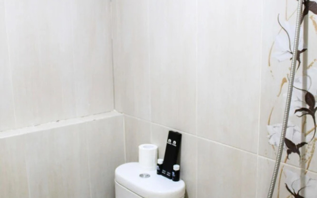 Fully Furnished And Cozy Design 1br Green Pramuka Apartment