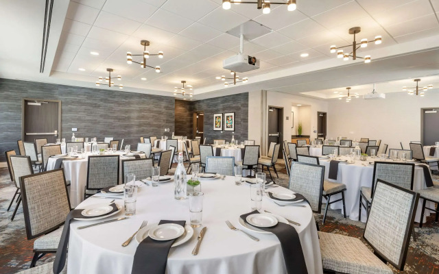 Cambria Hotel Denver Downtown RiNo