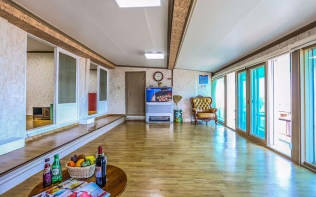 Pohang Sagyejeol Guryongpo Pension