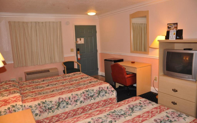 Super 8 By Wyndham Hayward Downtown