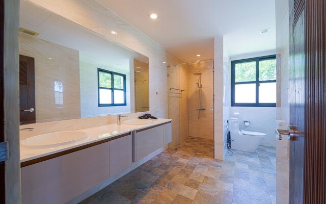 Luxury 5 Bedroom Villa nr to Beach - SRS