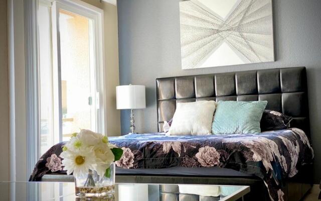 HOLYWOOD HILLS !!! 2BED Studio !!!