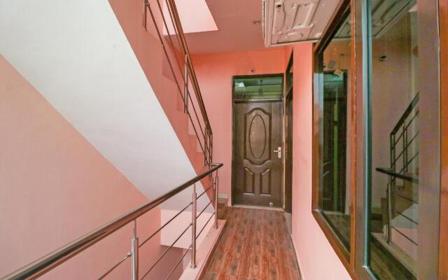 OYO 76432 Apsra Inn