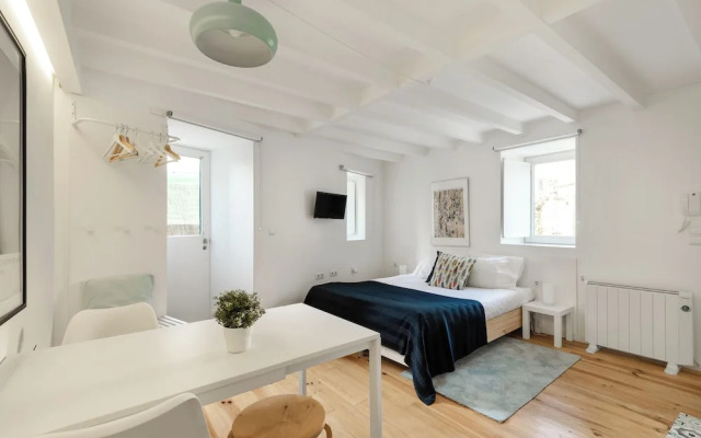 Flora1 Flora Apartments, Studio 1 w/ Patio