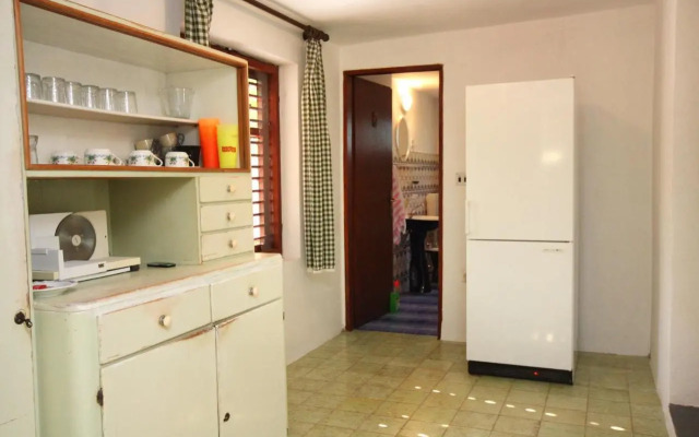Apartments by the sea Necujam, Solta - 5186