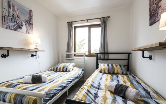 Field View - 3 Bedroom Holiday Home