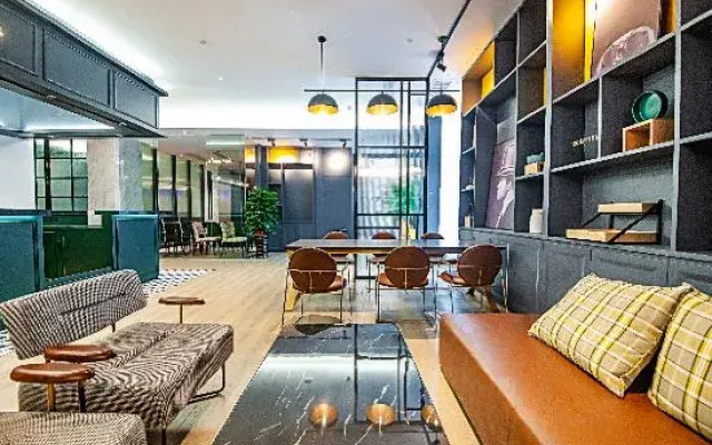 City Comfort Premier Hotel (Liuzhou Five Star Pedestrian Street Qingyun Minsheng Market)