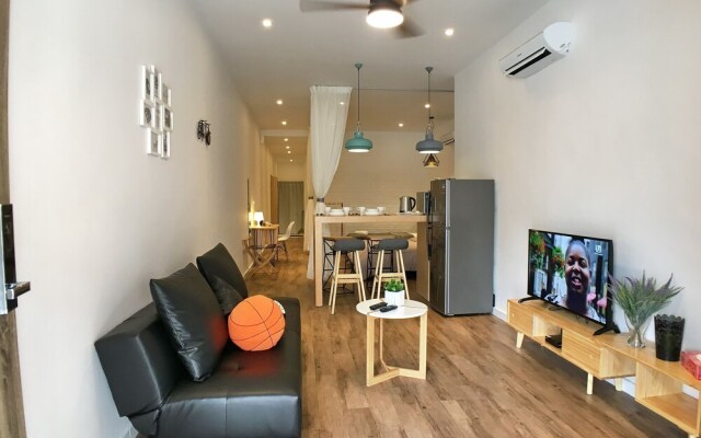 iBook4 Deluxe 2 Bedroom Gurney Suite by iBook Homestay