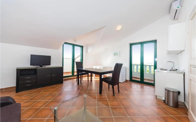 Three-Bedroom Apartment in Privlaka