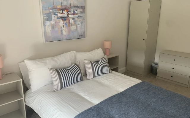 Farm House - Sleeps 7 - Garden - Parking
