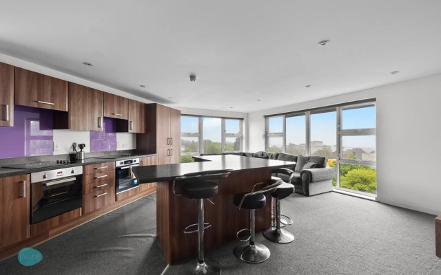 8 Bed Apartment @ Derriford Stays by Pureserviced