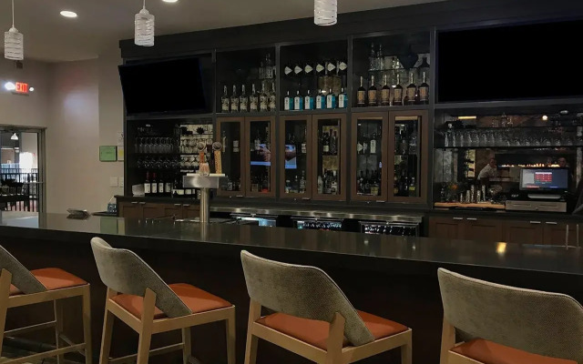 Sonesta Hotel Grand Rapids Airport