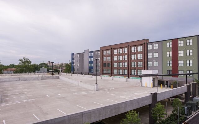 Urban Apartments with Parking Pool Balcony