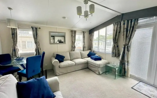 Luxury Caravan on Family Park Near Bournemouth