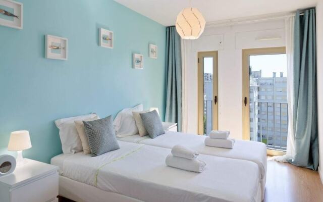 Stunning 2 Bed Apt, Sleeps 4 nr Entrecampos