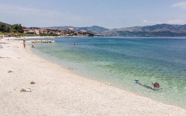 Nice Home in Slatine With Wifi and 5 Bedrooms