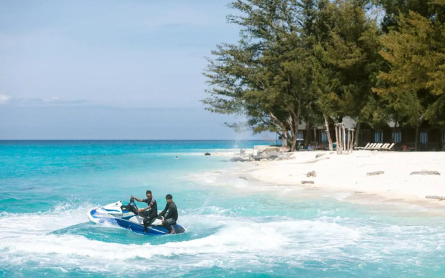 Mari Mari Backpackers Lodge, Mantanani Island