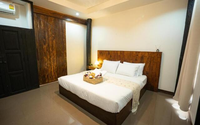 Croissant hotel and cafe