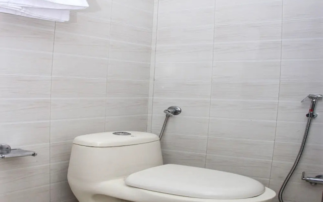 Capital O 14864 Hotel Satyam Inn