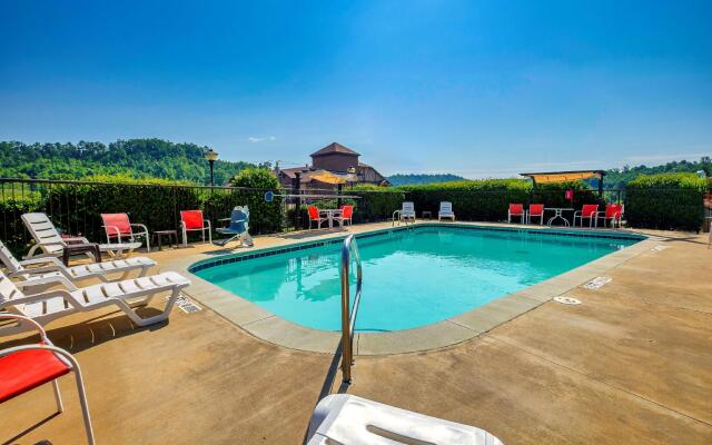 Super 8 by Wyndham Helen