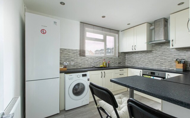 Skyvillion - 2bed House W Grdn&parking In Hatfield