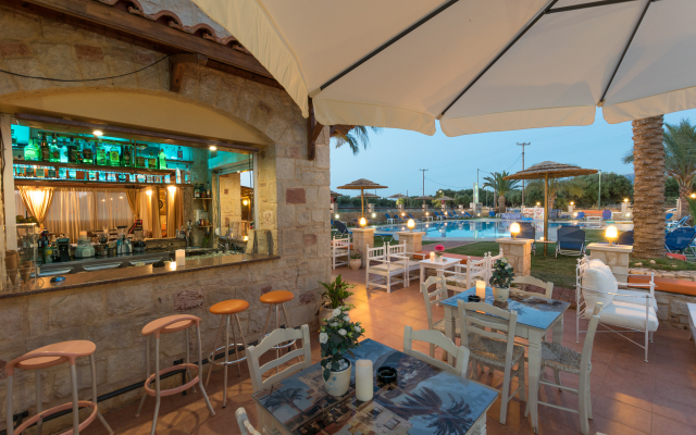 Danelis Studios and Apartments
