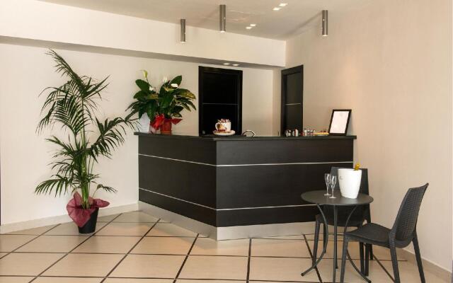 EliHotel
