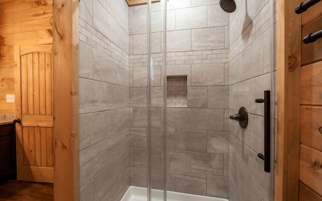 Creekside Manor Too 2 Bedroom Cabin by RedAwning