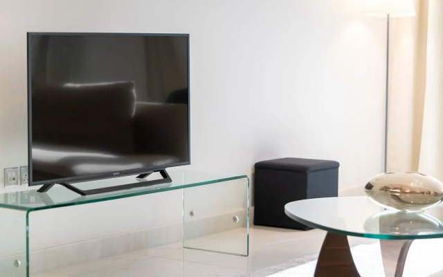 Bright and spacious Studio in DIFC