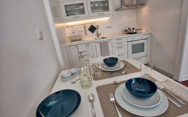 Portuguese Living Columbano Executive