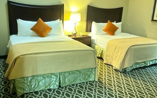 Sunday House Inn and Suites