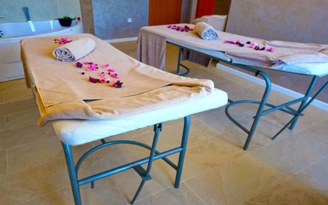 Paradise Hotel - Pomorie
