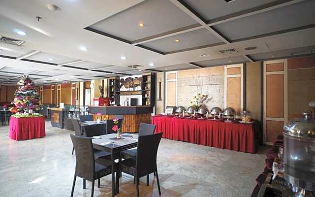 Collection O 1963 Hotel The New Benakutai