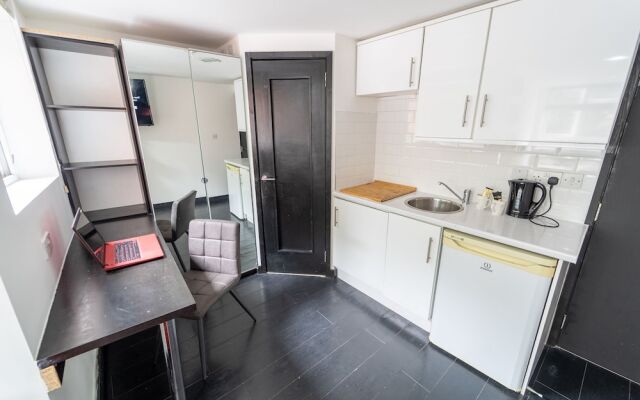 39 North Road Studios Near QE and UOB