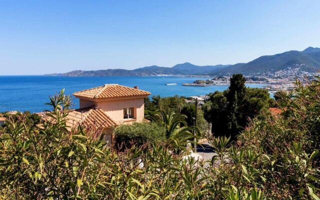 GRIFEU 06 Apartamento luminoso con terraza y vistas al mar