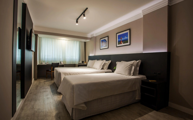 Santa Inn Hotel