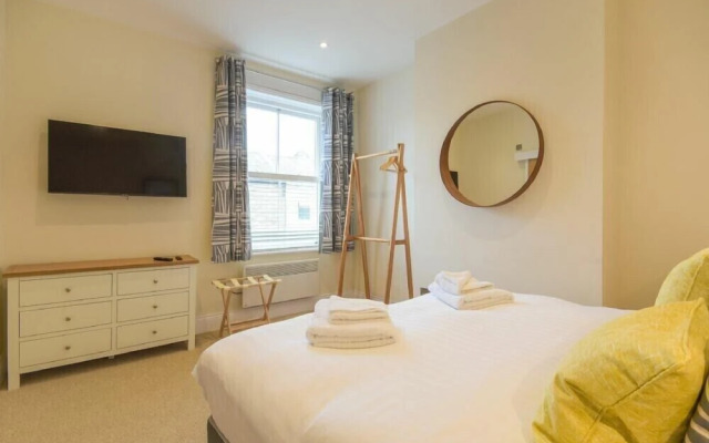 Dolphin Stone Lodge