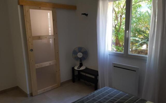 Appartement T2 neuf dans villa avec piscine