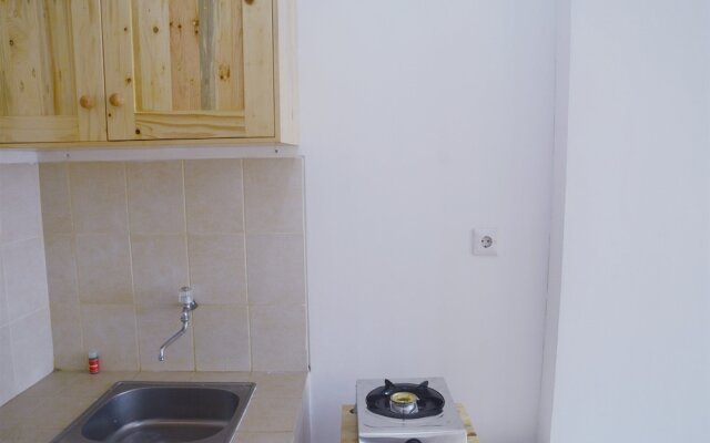 Strategic Studio Maple Park Apartment Near Kemayoran and Sunter