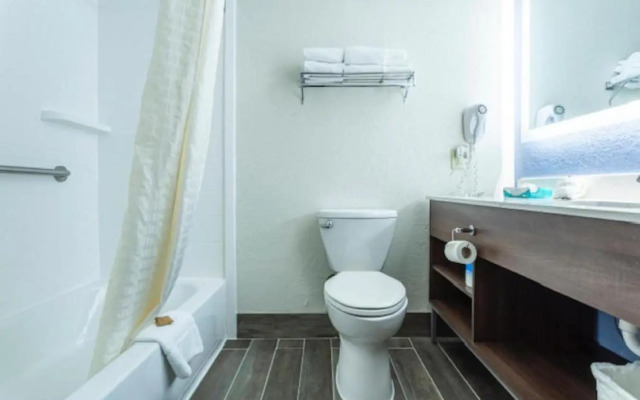 Lancaster Inn and Suites