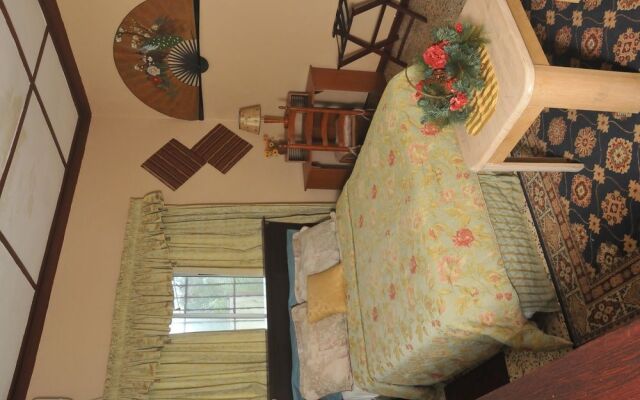 Moko's Bed & Breakfast