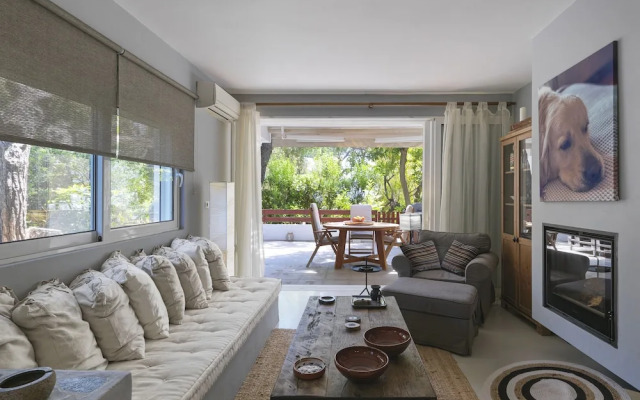 A 2BR Villa in Sounio with pool