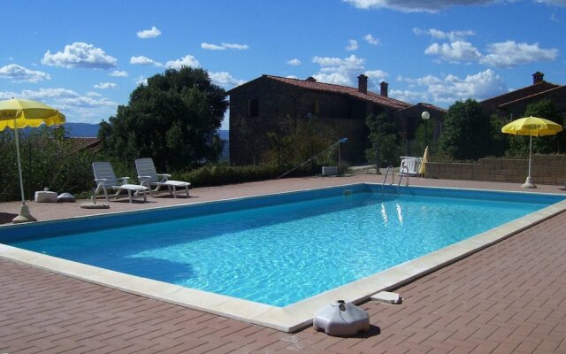 A Quaint Farmhouse in Paciano with Swimming Pool