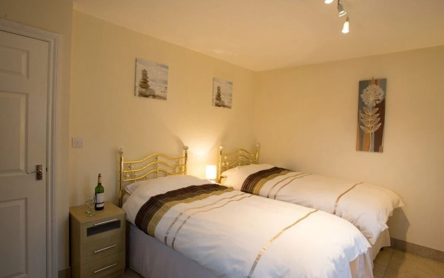 Treetops Cottages & Spa