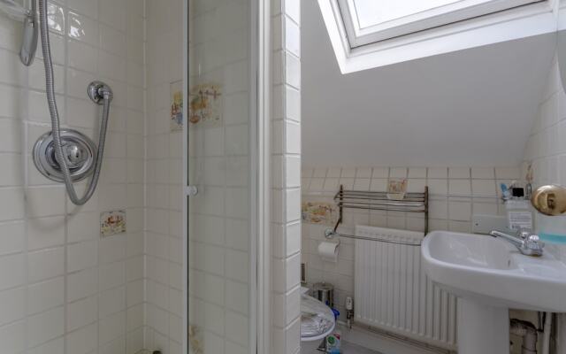 3 Bedroom Family House With Garden